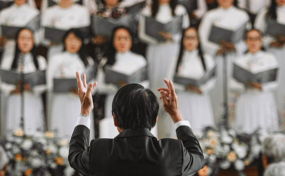 Choir singing with choir books